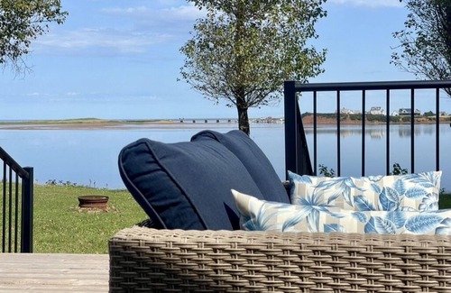 West Covehead Cottage | Adorable oceanfront 2 bedroom cottage plus bunkhouse - 15 min to Charlottetown