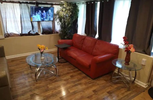 Dallas Apartment | Adorable Spacious Apt with Private Entrance Close to Downtown Dallas