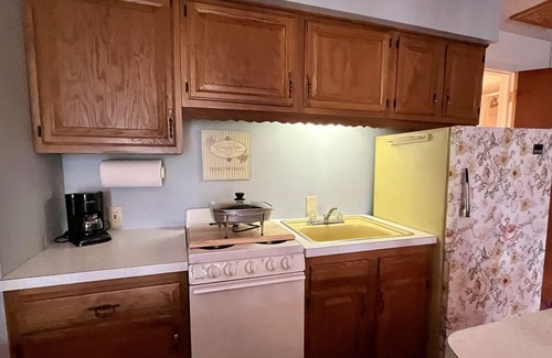 Amherst Apartment | Adorable studio apartment near Cedar Point and Cleveland