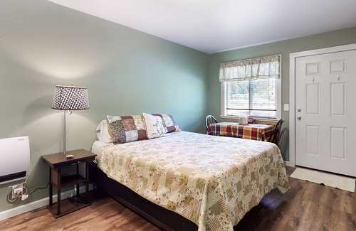 Orick Apartment | Adorable Studio Suite Near State Parks w/ Free WiFi, Microwave, and Minifridge!