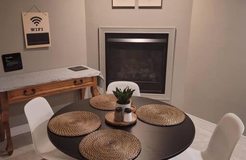 San Leandro Apartment | Adorable Studio with Indoor Fireplace