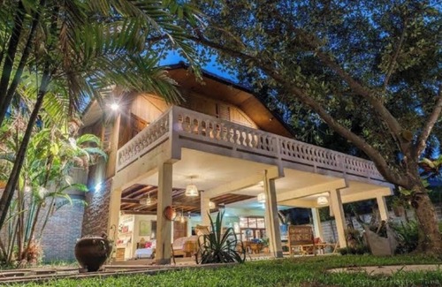 Chang Phueak House | Adorable sunny bedroom with AC in Doi Suthep and nimmamhaemin neighborhood.