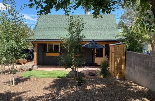 Williams Apartment | Adorable Tiny House near Grand Canyon, Fire Pit and Walk to Town