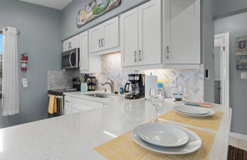 Sarasota Condo | Adorable two bedroom condonwalk to the beach and st Armand’s circle