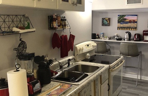 Murraysville Cottage | Adorable Two Bedroom Cottage Guesthouse (2 Story)