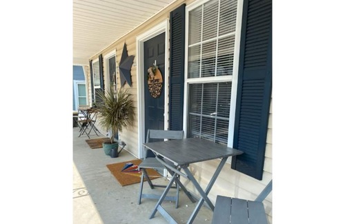 Kannapolis House | Adorable Updated 1 Bedroom- Duplex Style Home