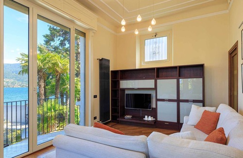 Oliveto Lario Villa | Adorable villa with garden and terrace directly by the lake! Villa Clarissa