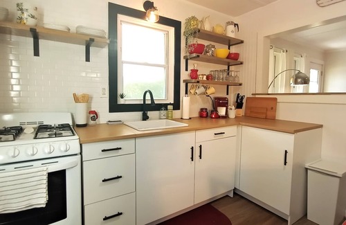 Kitty Hawk Cottage | Adorable vintage cottage CENTRAL LOCATION Dog friendly and 7 night discount