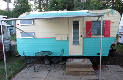 Smyrna House | Adorable vintage flamingo camper