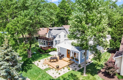 Syracuse House | Adorable Wawasee Cottage in Oakwood Park
