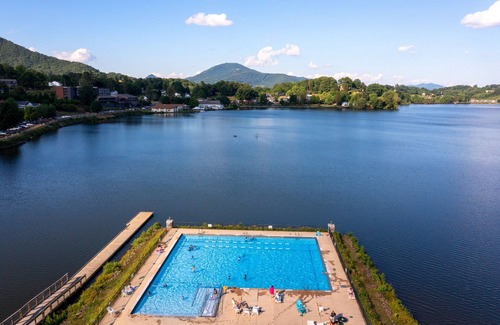 Lake Junaluska Apartment | Adorable Wooded Getaway w/Free WiFi, Shared Pool, Kitchenette & Great Location