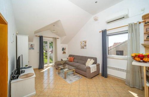 Postira Apartment | Adriatic Sea View Penthouse Apartment with parking - 5 min walk to coast