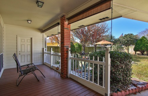 FM 1960 House | Aduke Villa: Big and Beautiful Inside Out. 3.13k sq ft 4/3.5/3 keyed garage