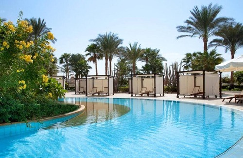 Ras Umm Sid Hotel | Adults-Only Oasis l 4-Rooms with Seaview + Pools, Full Spa & Tennis Access