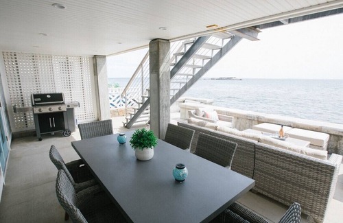 Westbrook Center House | Adults Only Toes In The Sand Beachfront Charmer