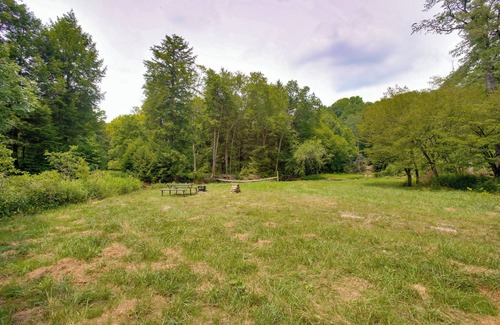 Knox Dale House | Adventure Abode YURT | Wheelchair Ramp, HOT TUB + Views!