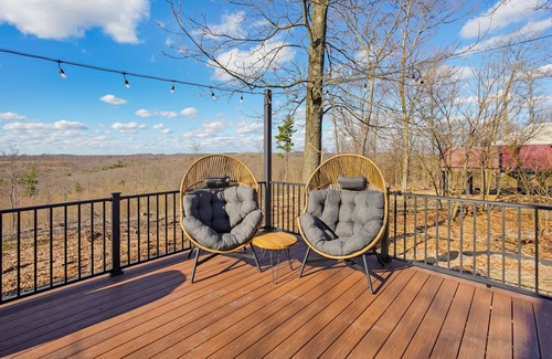 Knox Dale House | Adventure Abode YURT | Wheelchair Ramp, HOT TUB + Views!