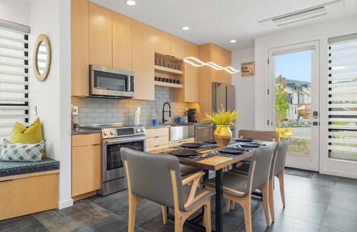 Chelan House | Adventure at Lake Chelan - Dog Friendly w/Paddle Boards, Bikes + Fireplace