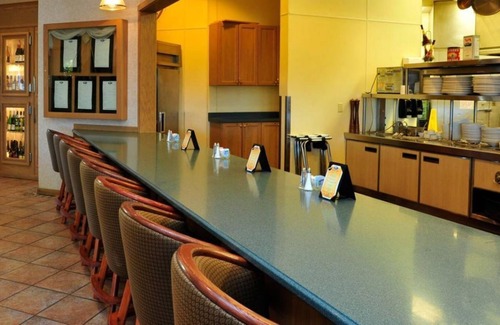 Altamont House | Adventure Awaits! Modern Unit, Hot Tub, Pool and Gym
