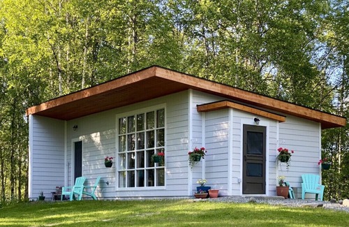 Susitna North Cottage | Adventure Cottage - Rustic and Cozy! Full Kitchen/Private Yard