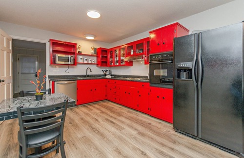 Asheboro House | Adventure Lodge-Gameroom, Fire Ring, NC ZOO, Seagrove Pottery, Lazy 5 Ranch