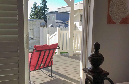 Brookings Apartment | Adventure & Relax "Lee's Harbor Inn Unit B"