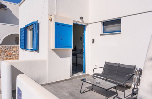 Perissa Apartment | Aegean Blue Santorini Perissa II near the beach with Private Terrace & Wi-Fi
