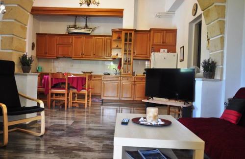Aegina Cottage | Aegina town, summer house with beautiful garden
