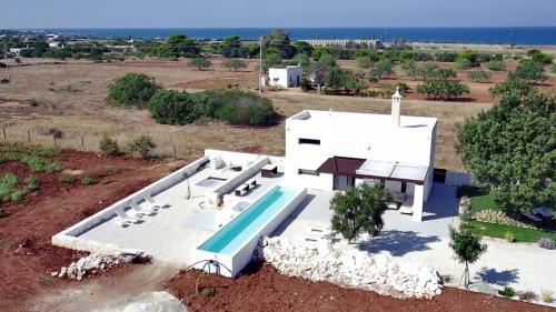 Carovigno Villa | Aeneas Villa Pool & Jacuzzi al mare Torre Guaceto
