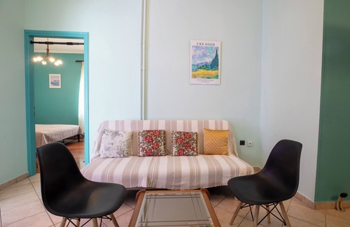 Athens Apartment | Aesthisis-Downtown 2-bedroom apartment with WiFi and AC in welcoming Athina