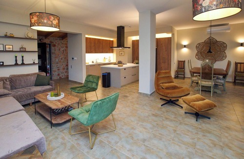 Melissopetra House | Aether Panorama Pool Retreat