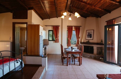 Krouson Villa | AETOVIGLA GUESTHOUSE 1 Standalone one space villa