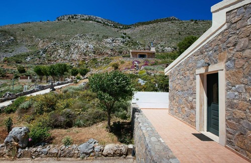 Krouson Villa | AETOVIGLA GUESTHOUSE 3 ENTIRE HOME VILLA