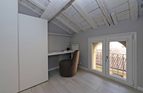 Old Town Apartment | Affascinante Alloggio Suite nel Cuore di Modena