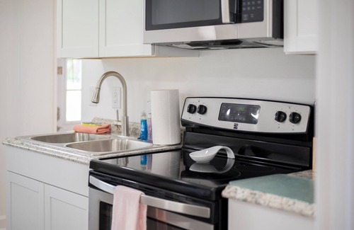 Lakeland Apartment | Affordable 2 bed/1 bath, Pet Friendly with Free Coffee