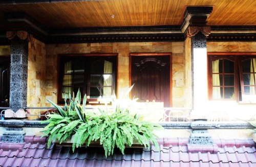 Downtown Kuta House | Affordable Guest House in the Heart of Poppies Lane, Legian (SGRSDH)