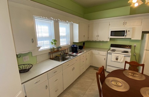 Roxboro House | Affordable house with comfy bed.