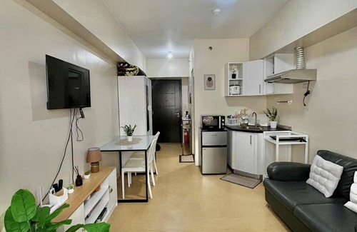 Poblacion District Condo | Affordable Studio room in Central Davao with Pool Access