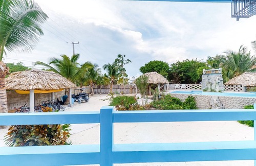 Caye Caulker House | Affordable Suite on Gated Property with Rooftop Deck, WiFi, AC, and Shared Pool