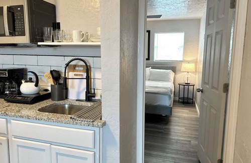 Central Oklahoma City Apartment | Affordable Suite | $1500/month #20B | Kitchenette + Queen Bed