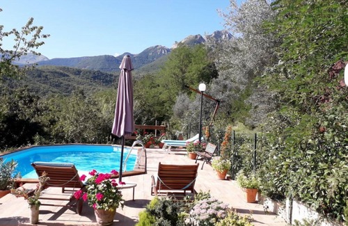 Sarnano House | Affordable villa with private semi-sunken pool and garden near Sarnano