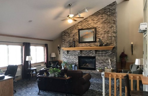 Thorp House | Affordable Wisconsin Getaway! Free Parking and Breakfast, Near Conway Park!