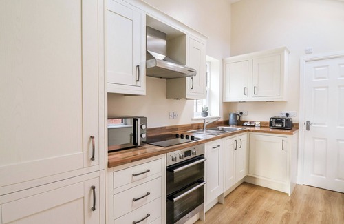 Rhayader Cottage | AFONWY HOUSE, pet friendly, with hot tub in Rhayader