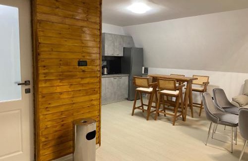 Petrosani Bed & Breakfast | Aframe Lac Malei
