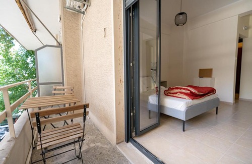 Vyronas Apartment | Ag Ioannis m station 1 bed for 2 pers by MPS