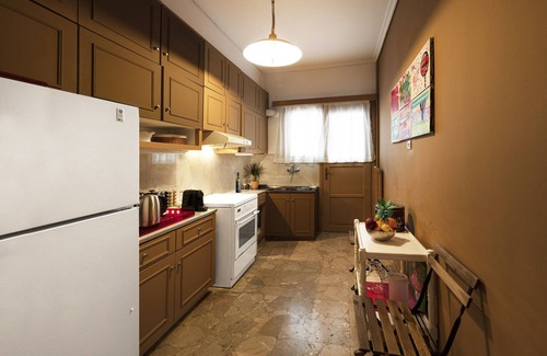 Koukaki Apartment | Ag. Nikolaou 4 · Spacious 3 Bedroom apt near Acrop