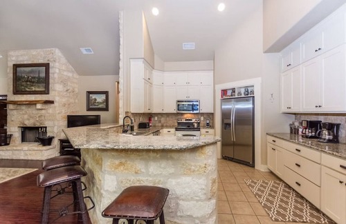 Fredericksburg Cottage | Agape Back Cottage sleeps 5 to 8 property sleeps up to 14, 50A EV charging plug.