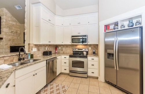 Fredericksburg Cottage | Agape Back Cottage sleeps 5 to 8 property sleeps up to 14, 50A EV charging plug.