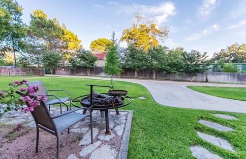 Fredericksburg Cottage | Agape Back Cottage sleeps 5 to 8 property sleeps up to 14, 50A EV charging plug.