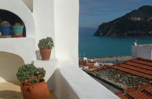 Skopelos House | Agapi Nefeli, unique roofterrace overlooking sea port & town Skopelos townhouse